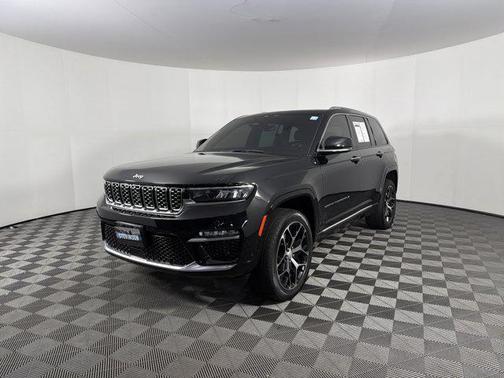 Diamond Black Crystal Pearlcoat 2023 Jeep Grand Cherokee Summit