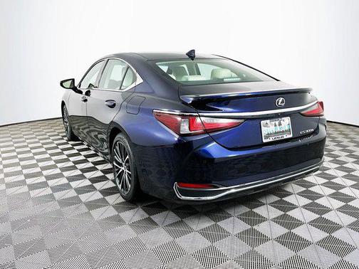 2025 Lexus ES 300h Base