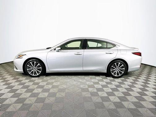 2019 Lexus ES 300h Base
