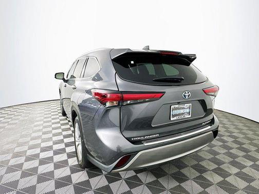 2022 Toyota Highlander Hybrid Platinum