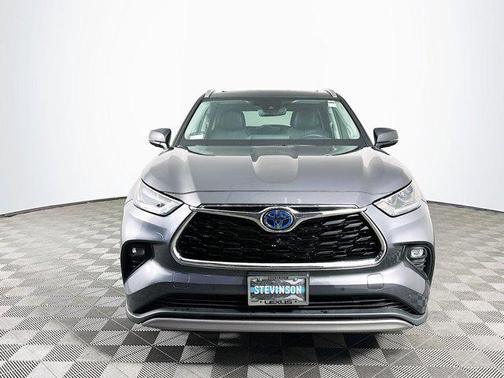 2022 Toyota Highlander Hybrid Platinum
