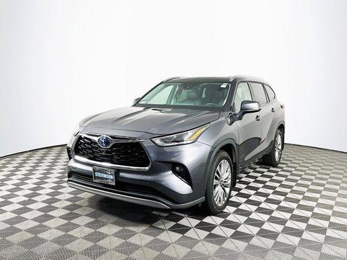 2022 Toyota Highlander Hybrid Platinum