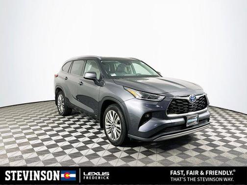 2022 Toyota Highlander Hybrid Platinum