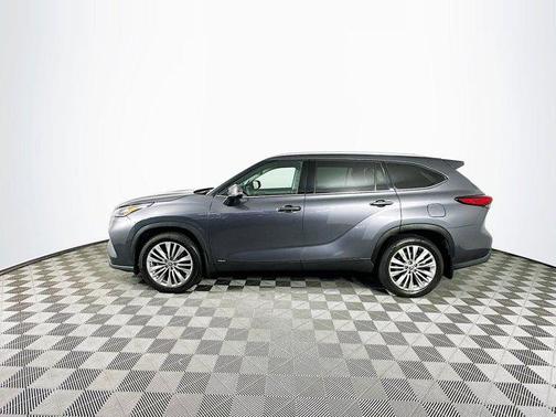 2022 Toyota Highlander Hybrid Platinum
