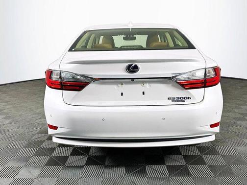 2016 Lexus ES 300h Base