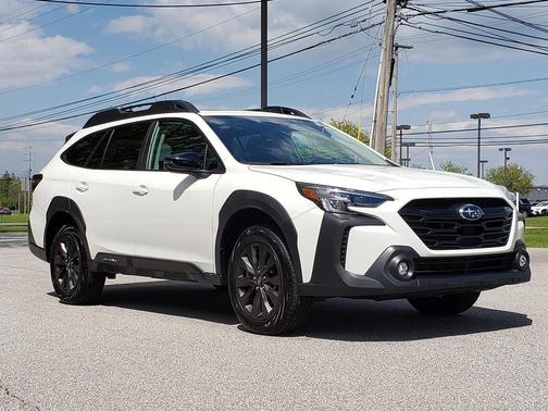 Crystal White Pearl 2025 Subaru Outback Onyx Edition