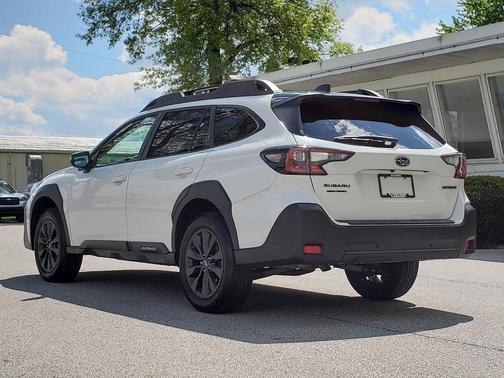 Crystal White Pearl 2025 Subaru Outback Onyx Edition