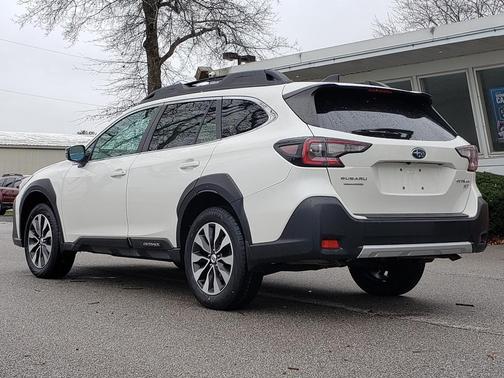 Crystal White Pearl 2023 Subaru Outback Limited XT