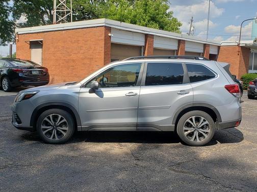 Ice Silver Metallic 2022 Subaru Forester Limited