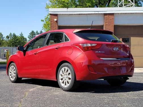 Geranium Red 2016 Hyundai Elantra GT Base