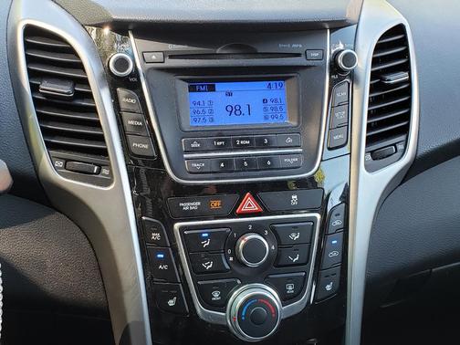 Geranium Red 2016 Hyundai Elantra GT Base