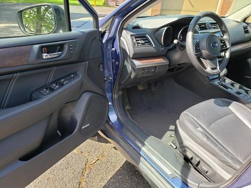 Abyss Blue Pearl 2019 Subaru Outback 3.6R Limited