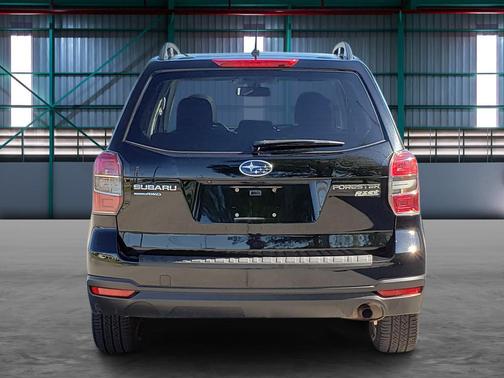 Crystal Black Silica 2014 Subaru Forester 2.5i Premium