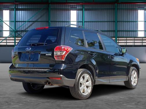 Crystal Black Silica 2014 Subaru Forester 2.5i Premium