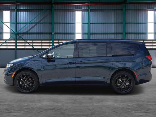 Fathom Blue Pearlcoat 2023 Chrysler Pacifica Limited