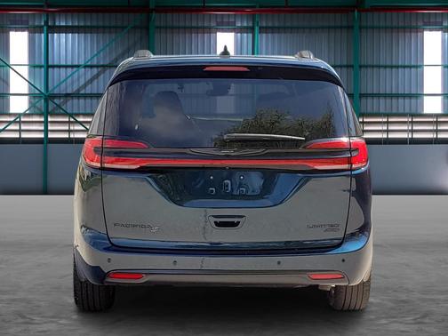 Fathom Blue Pearlcoat 2023 Chrysler Pacifica Limited