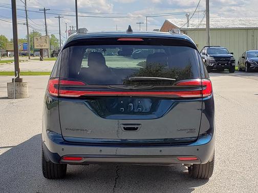 Fathom Blue Pearlcoat 2023 Chrysler Pacifica Limited
