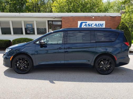Fathom Blue Pearlcoat 2023 Chrysler Pacifica Limited