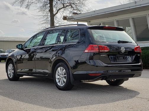 2016 Volkswagen Golf SportWagen TSI S 4-Door