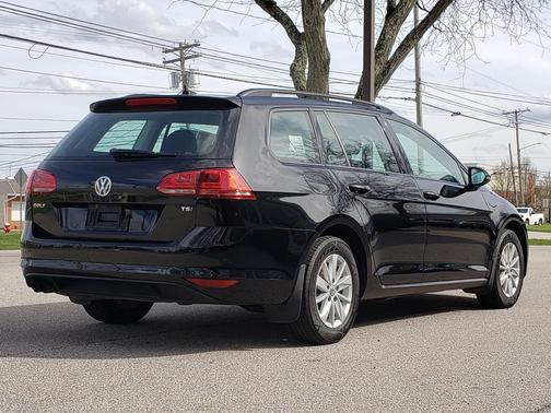 2016 Volkswagen Golf SportWagen TSI S 4-Door