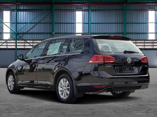 2016 Volkswagen Golf SportWagen TSI S 4-Door