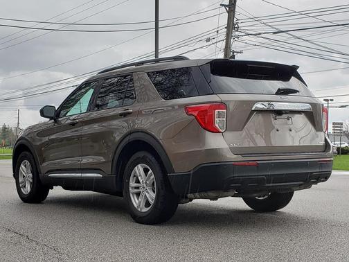 Stone Gray Metallic 2021 Ford Explorer XLT