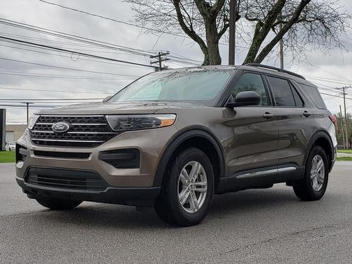 Stone Gray Metallic 2021 Ford Explorer XLT