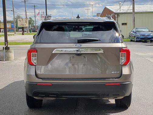 Stone Gray Metallic 2021 Ford Explorer XLT
