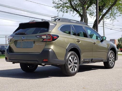 Autumn Green Metallic 2024 Subaru Outback Premium