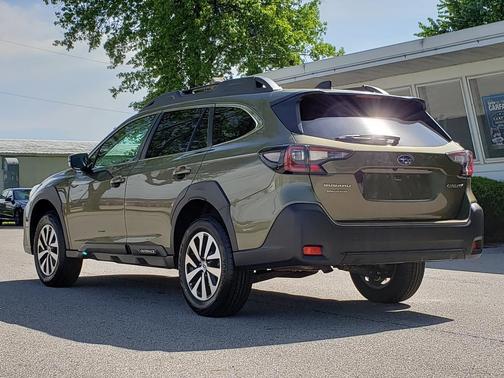 Autumn Green Metallic 2024 Subaru Outback Premium
