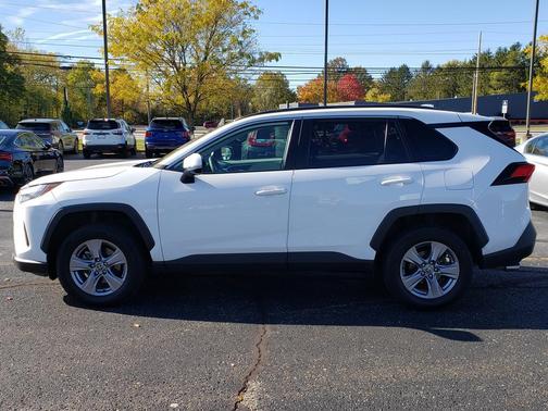 2022 Toyota RAV4 XLE