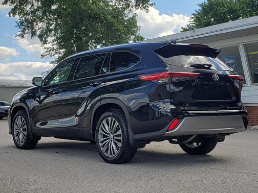 Midnight Black Metallic 2021 Toyota Highlander Platinum