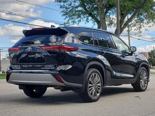 Midnight Black Metallic 2021 Toyota Highlander Platinum