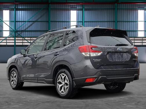 Magnetite Gray Metallic 2023 Subaru Forester Premium