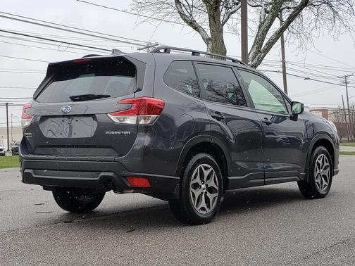 Magnetite Gray Metallic 2023 Subaru Forester Premium