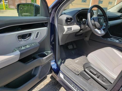 Obsidian Blue Pearl 2025 Honda Pilot AWD