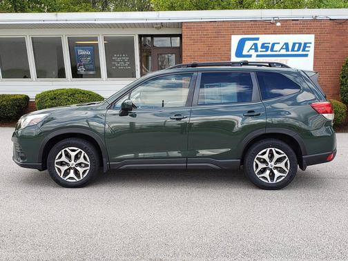 Cascade Green Silica 2023 Subaru Forester Premium