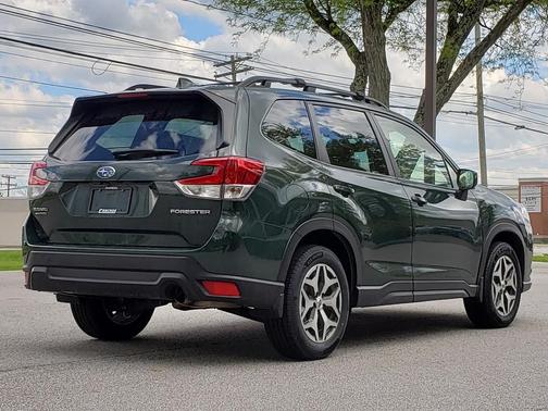 Cascade Green Silica 2023 Subaru Forester Premium