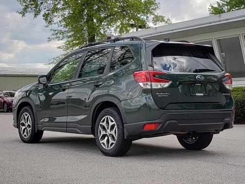 Cascade Green Silica 2023 Subaru Forester Premium