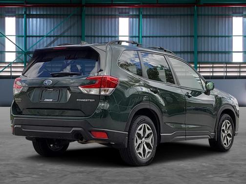 Cascade Green Silica 2023 Subaru Forester Premium