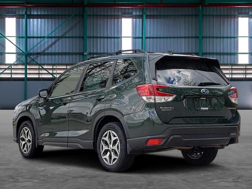 Cascade Green Silica 2023 Subaru Forester Premium