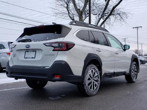 2023 Subaru Outback Premium