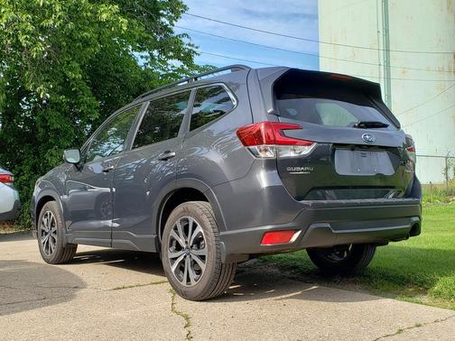 Magnetite Gray Metallic 2021 Subaru Forester Limited