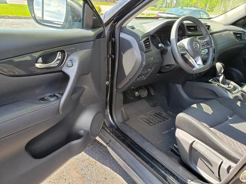 Magnetic Black 2018 Nissan Rogue S