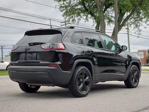 Diamond Black Crystal Pearlcoat 2019 Jeep Cherokee Altitude
