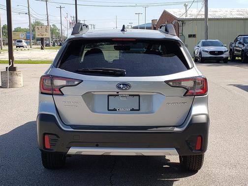 Ice Silver Metallic 2022 Subaru Outback Limited