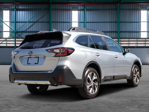 Ice Silver Metallic 2022 Subaru Outback Limited