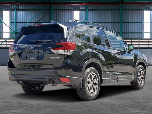 Crystal Black Silica 2023 Subaru Forester Premium