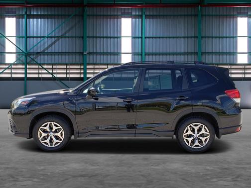 Crystal Black Silica 2023 Subaru Forester Premium