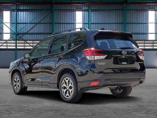 Crystal Black Silica 2023 Subaru Forester Premium